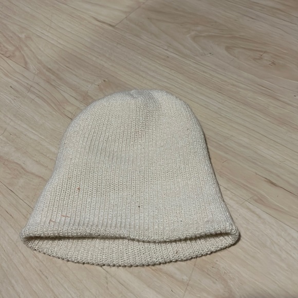 White beanie - Picture 1 of 1